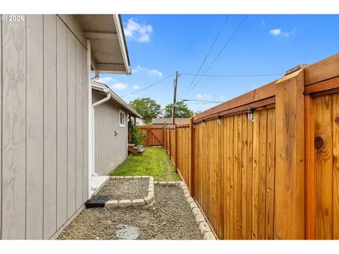 1331 NE Klamath Avenue Roseburg OR 97470