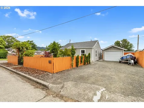 1331 NE Klamath Avenue Roseburg OR 97470