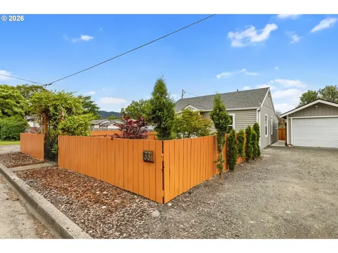 1331 NE Klamath Avenue Roseburg OR 97470