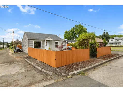 1331 NE Klamath Avenue Roseburg OR 97470