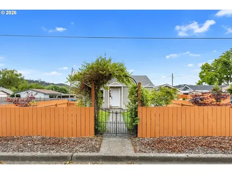 1331 NE Klamath Avenue Roseburg OR 97470