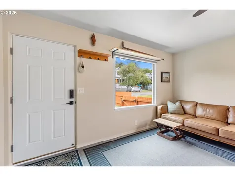 1331 NE Klamath Avenue Roseburg OR 97470