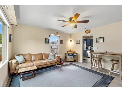 1331 NE Klamath Avenue Roseburg OR 97470