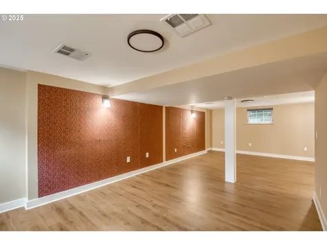 2445 NW Irving Street Portland OR 97210