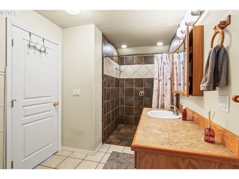 2734 Allen Street Kelso WA 98626