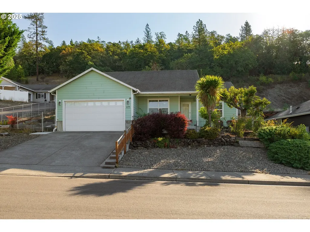 675 NE Cummins Street Roseburg OR 97470