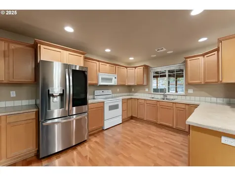 675 NE Cummins Street Roseburg OR 97470