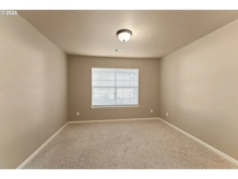 675 NE Cummins Street Roseburg OR 97470