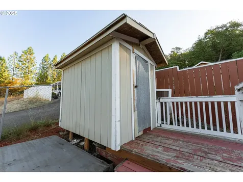 675 NE Cummins Street Roseburg OR 97470