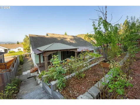 675 NE Cummins Street Roseburg OR 97470