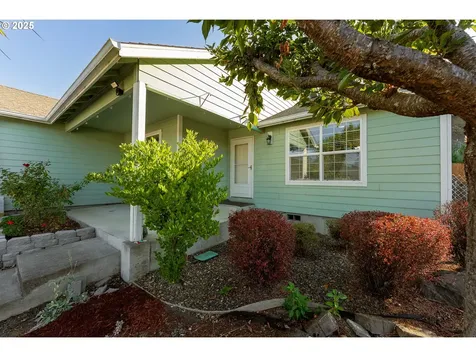675 NE Cummins Street Roseburg OR 97470