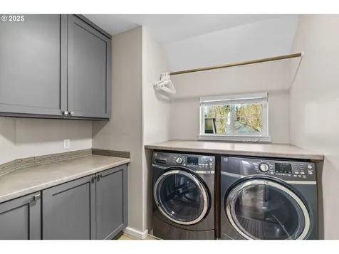 54 Silver Oak Drive Eugene OR 97404