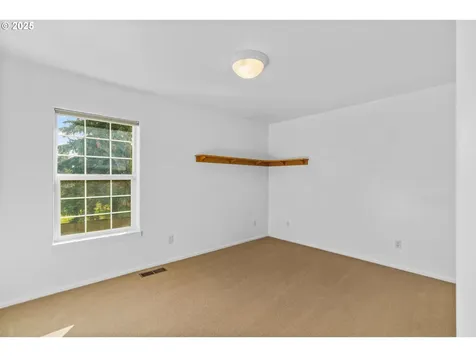 54 Silver Oak Drive Eugene OR 97404