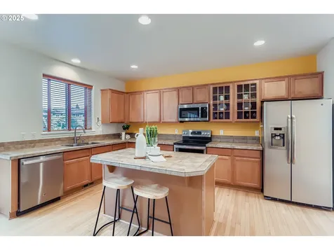 2152 N Laurelwood Street Canby OR 97013