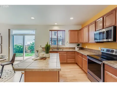 2152 N Laurelwood Street Canby OR 97013