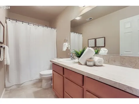 2152 N Laurelwood Street Canby OR 97013