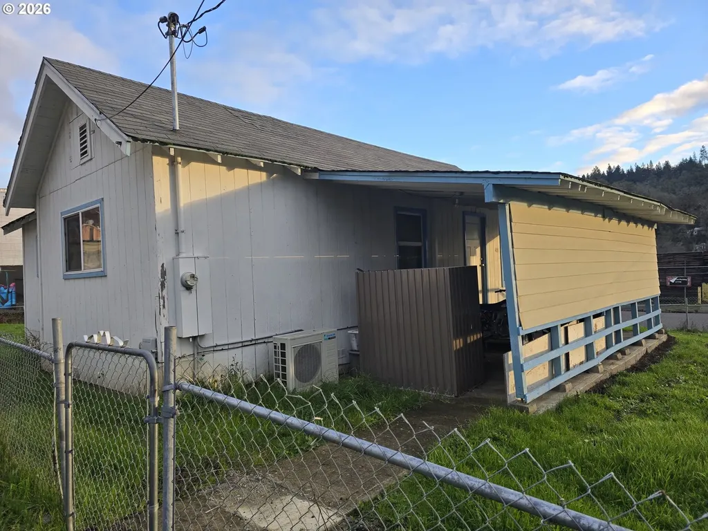 413 NE Boston Street Roseburg OR 97470