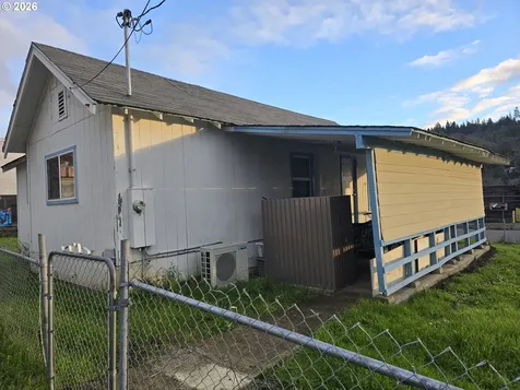 413 NE Boston Street Roseburg OR 97470