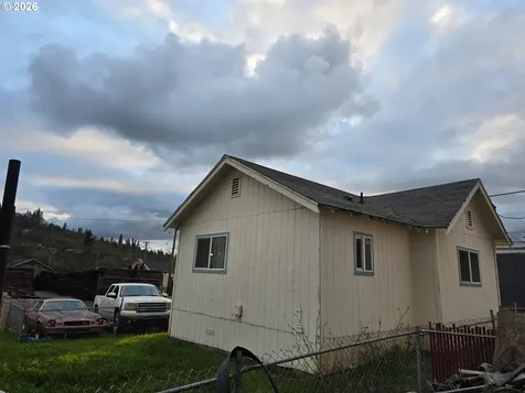 413 NE Boston Street Roseburg OR 97470