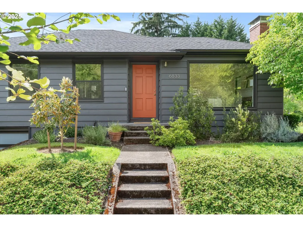 6833 NE 18th Avenue Portland OR 97211
