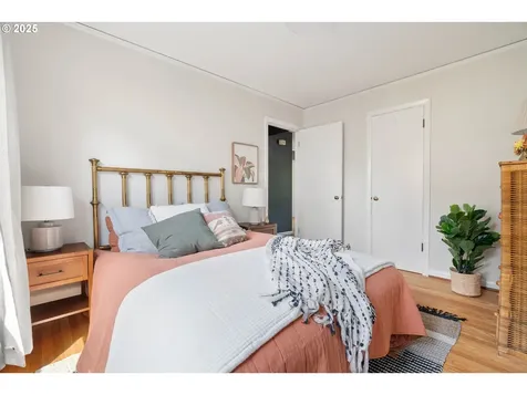 6833 NE 18th Avenue Portland OR 97211