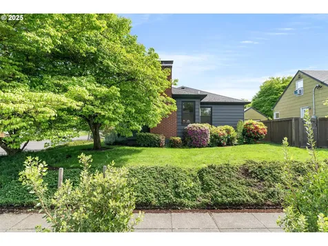 6833 NE 18th Avenue Portland OR 97211