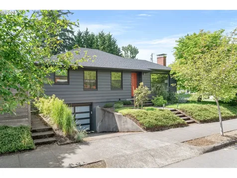6833 NE 18th Avenue Portland OR 97211
