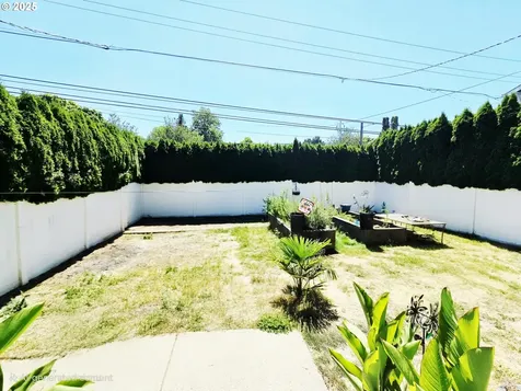 7247 SE Division Street Portland OR 97206
