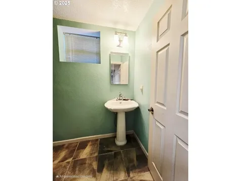 7247 SE Division Street Portland OR 97206