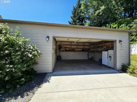 7247 SE Division Street Portland OR 97206