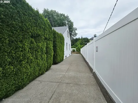7247 SE Division Street Portland OR 97206
