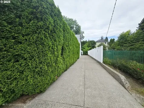 7247 SE Division Street Portland OR 97206