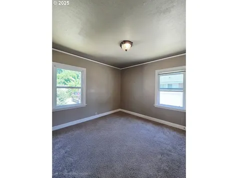 7247 SE Division Street Portland OR 97206