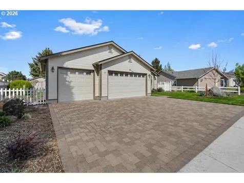 222 SW Meadow Lakes Drive Prineville OR 97754