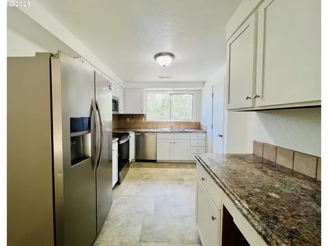1636 Kendall Street Roseburg OR 97471