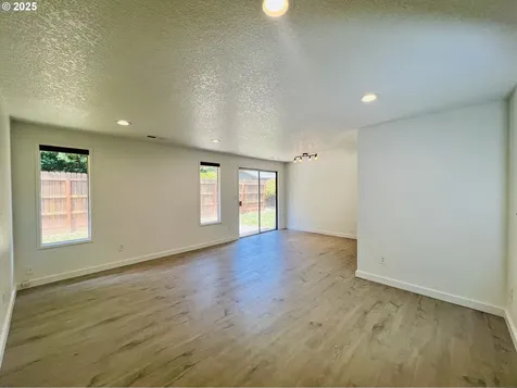 1636 Kendall Street Roseburg OR 97471