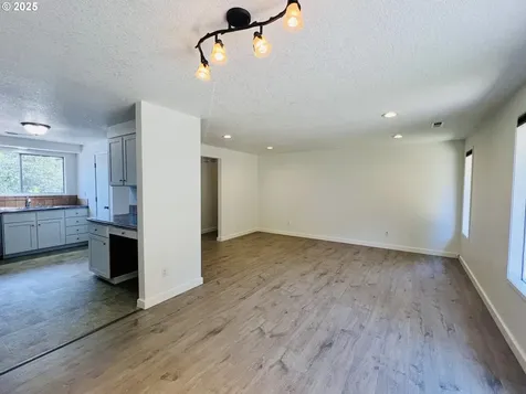 1636 Kendall Street Roseburg OR 97471