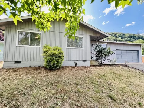 1636 Kendall Street Roseburg OR 97471