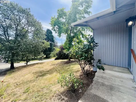 1636 Kendall Street Roseburg OR 97471