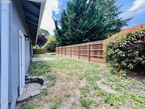 1636 Kendall Street Roseburg OR 97471