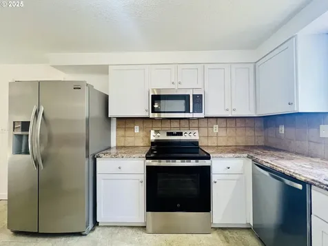 1636 Kendall Street Roseburg OR 97471