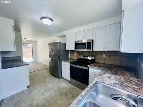 1636 Kendall Street Roseburg OR 97471