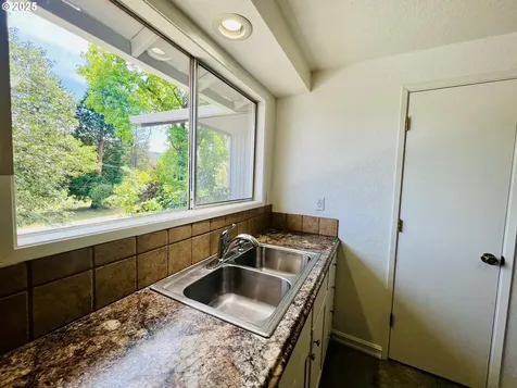 1636 Kendall Street Roseburg OR 97471