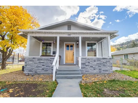 110 Lake Avenue La Grande OR 97850