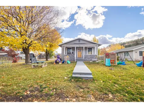 110 Lake Avenue La Grande OR 97850