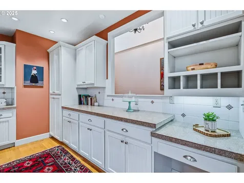 7925 SW 28th Avenue Portland OR 97219