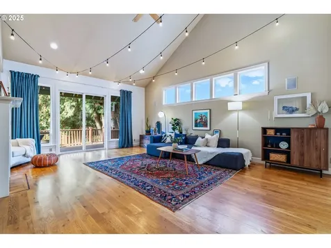 7925 SW 28th Avenue Portland OR 97219