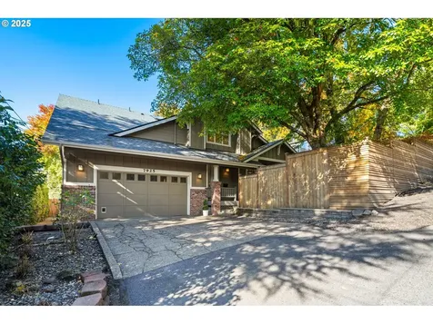 7925 SW 28th Avenue Portland OR 97219