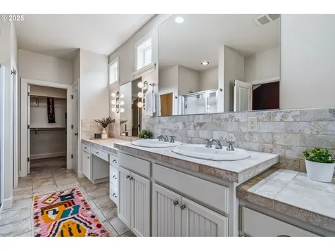 7925 SW 28th Avenue Portland OR 97219
