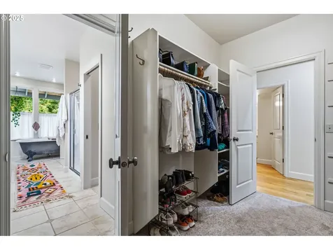 7925 SW 28th Avenue Portland OR 97219